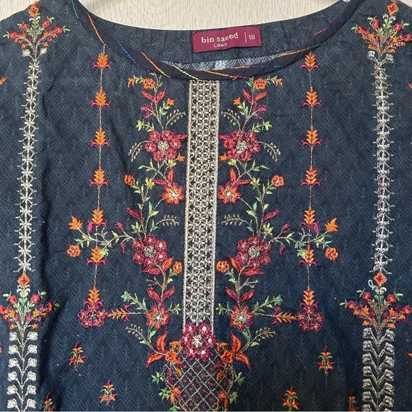 Plus Sized Indian Kurta Top with Embroidery Flowers - Bin Saeed - Size 18 - Picture 4 of 6